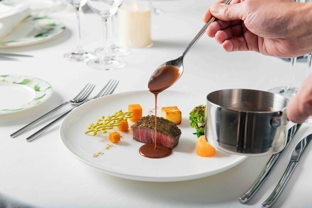 人気NO.1☆組数限定【Special Spring Fair】
三國シェフ監修 豪華ハーフコース試食×絶景会場感動体験