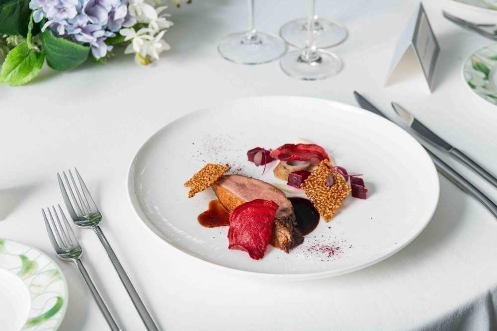 人気NO.1☆組数限定【Special Spring Fair】
三國シェフ監修 豪華ハーフコース試食×絶景会場感動体験